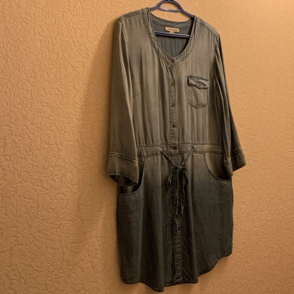 Light jean dress, gentle used, like silk, front pockets,round neck cut - Picture 2 of 4